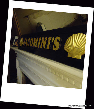 QUARTERBOARD SIGN WITH GOLD WITH MOTIF